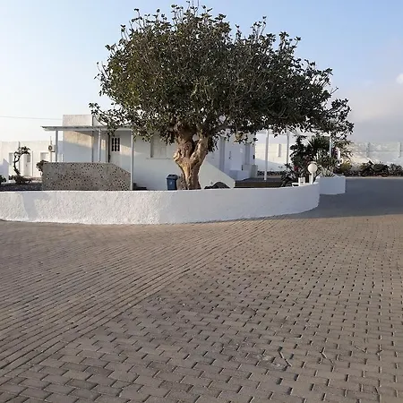 Artemis מלון דירות 3*