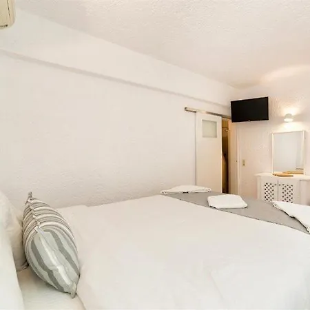 Aparthotel Artemis 3*