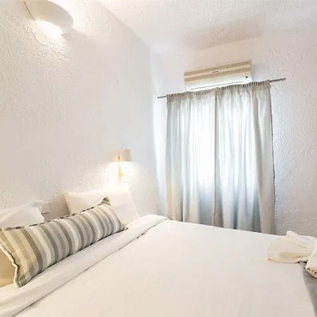 Artemis Aparthotel Megalochori (Santorini)