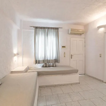 Hotel Artemis 4*